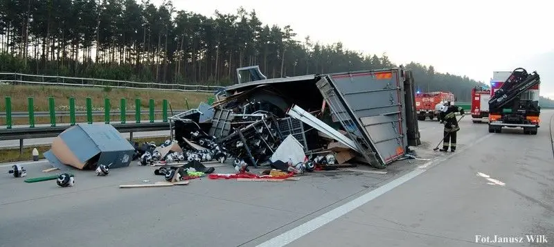 Niebezpiecznie na drogach: 9 groźnych zdarzeń w ciągu dziewięciu dni