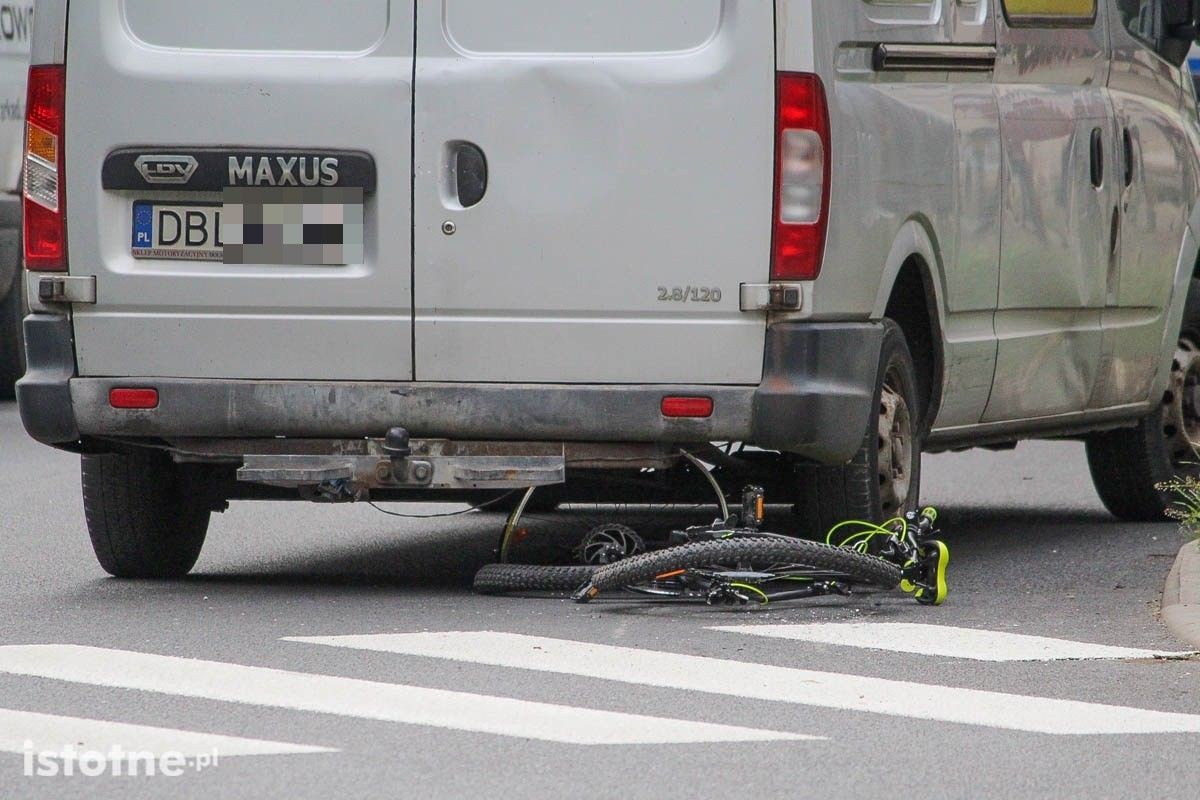 Potrącenie rowerzysty przy skrzyżowaniu Tyrankiewiczów i Dzieci Wrześni