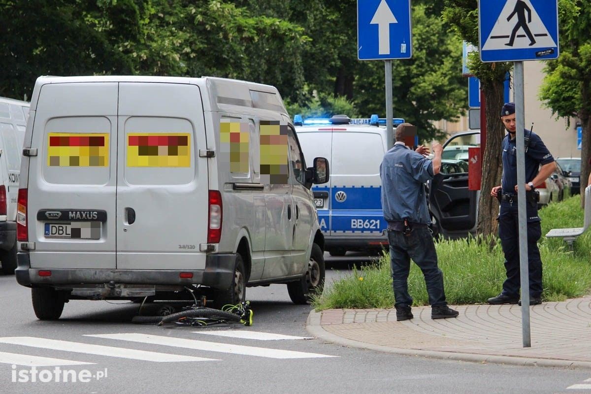 Potrącenie rowerzysty przy skrzyżowaniu Tyrankiewiczów i Dzieci Wrześni