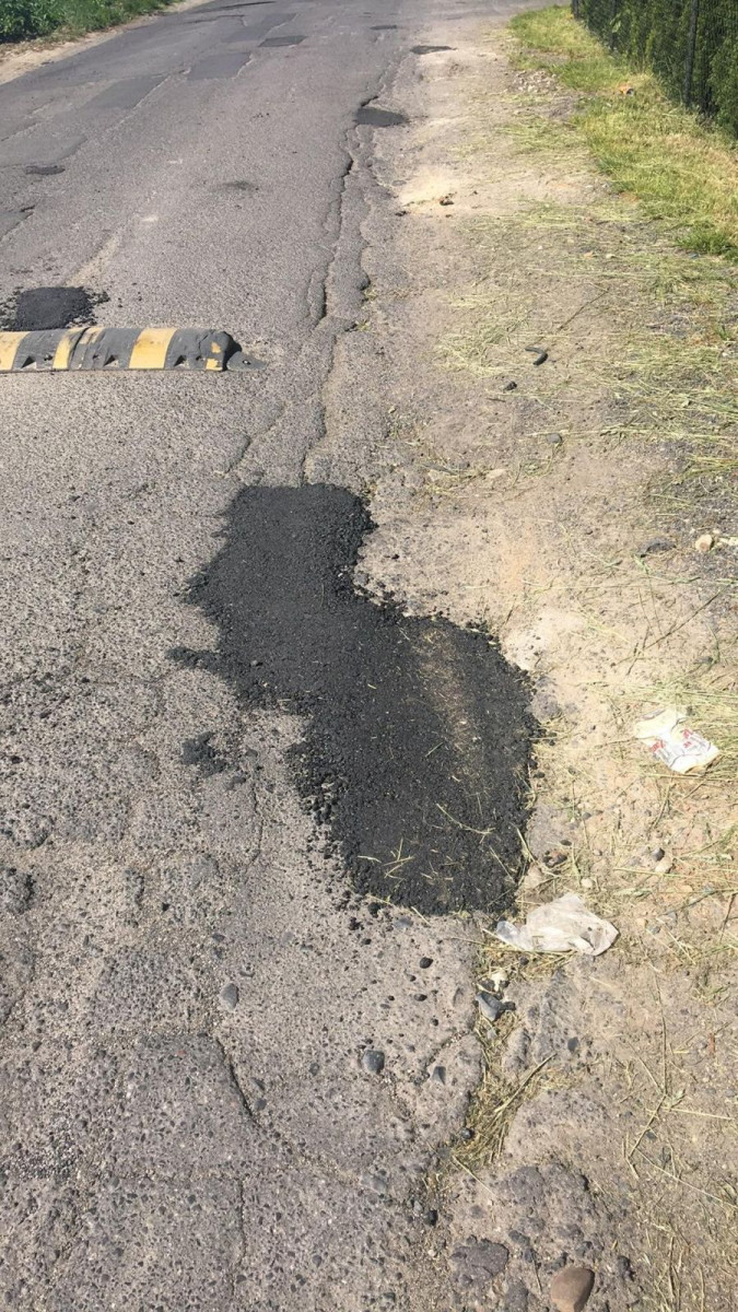 Łaty na drodze w Łaziskach