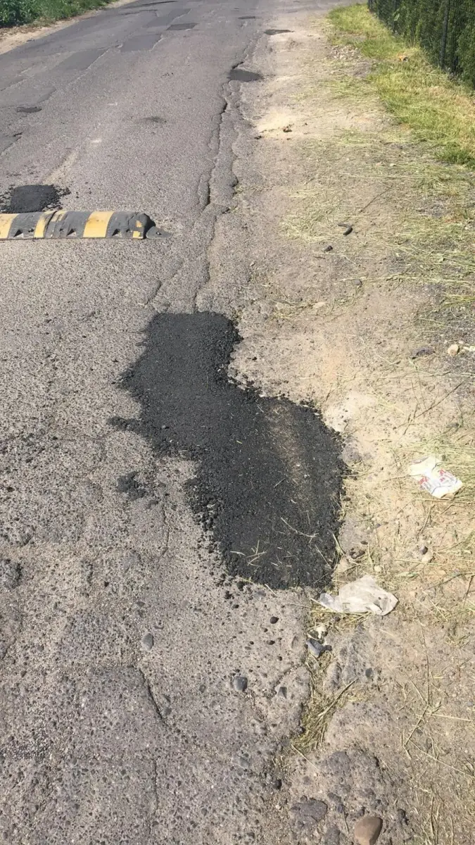 Łaty na drodze w Łaziskach