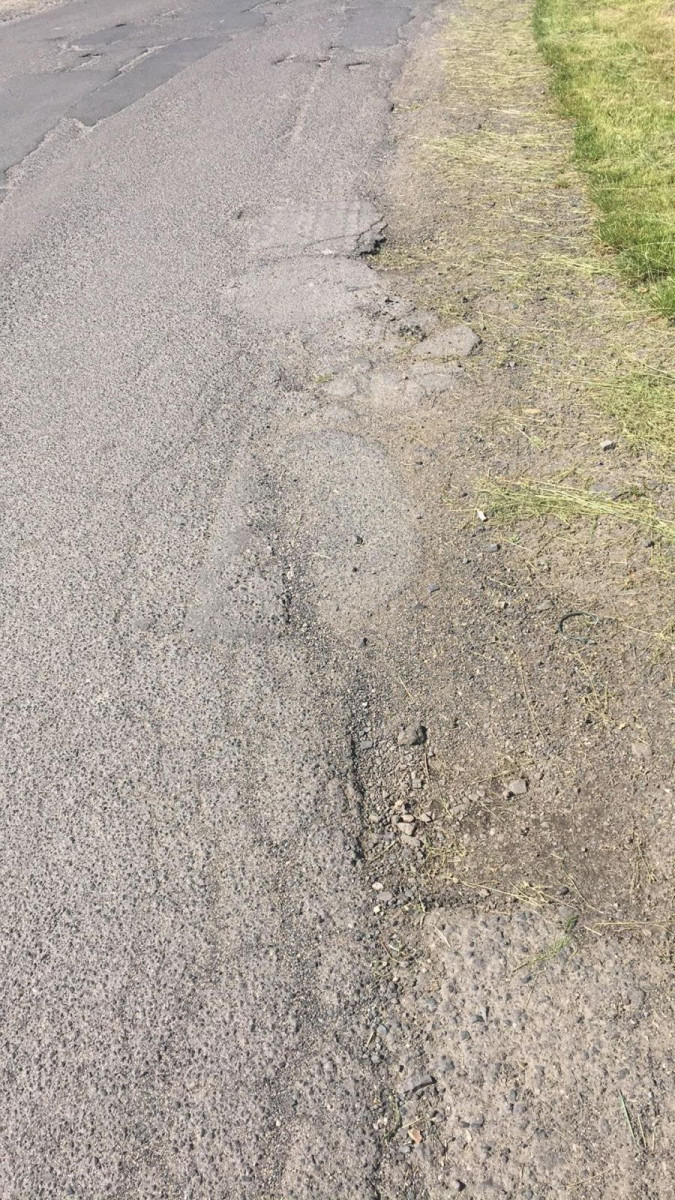 Łaty na drodze w Łaziskach