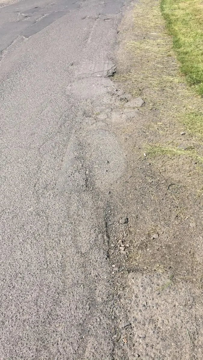 Łaty na drodze w Łaziskach