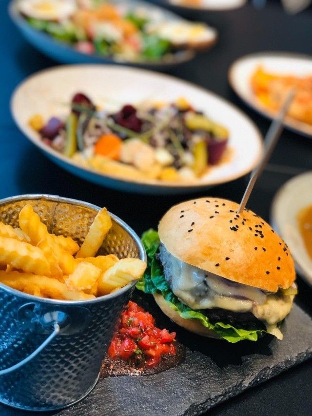 Dania Restauracji Winestone