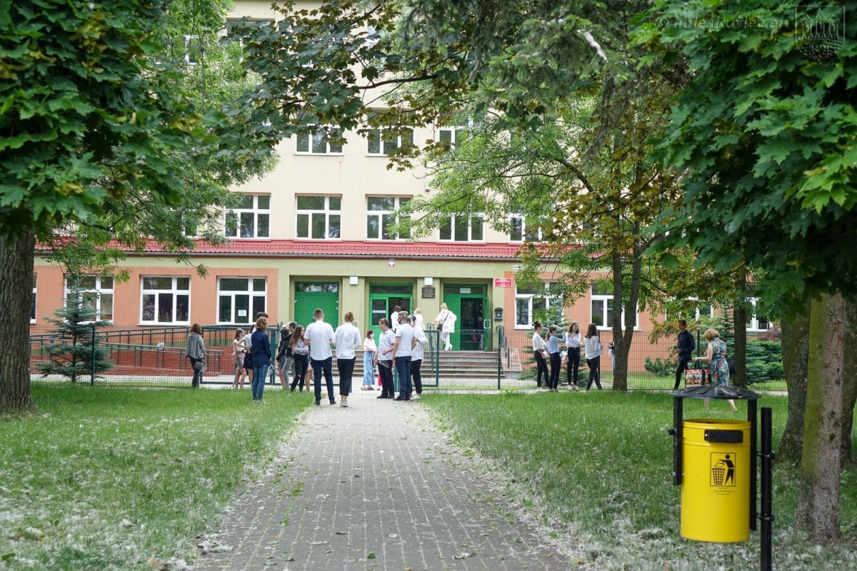 Uczniowie przystępujący do egzaminy ósmoklasisty