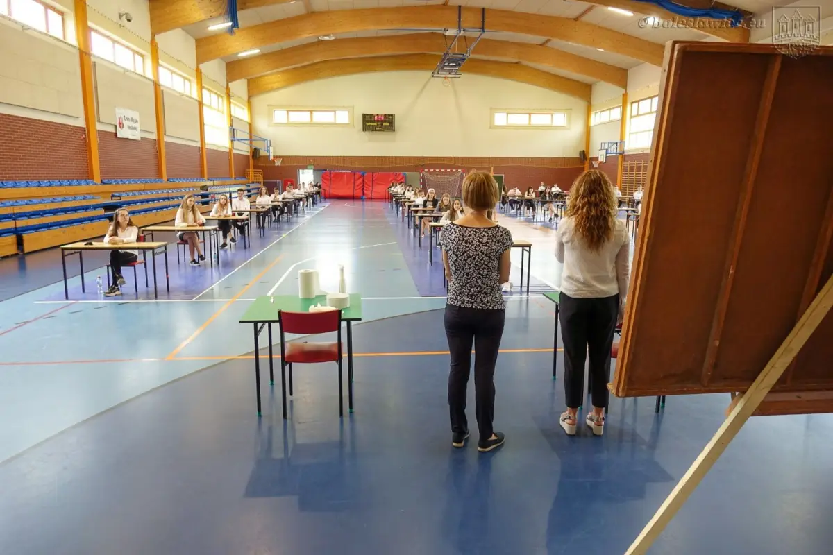 Uczniowie przystępujący do egzaminy ósmoklasisty