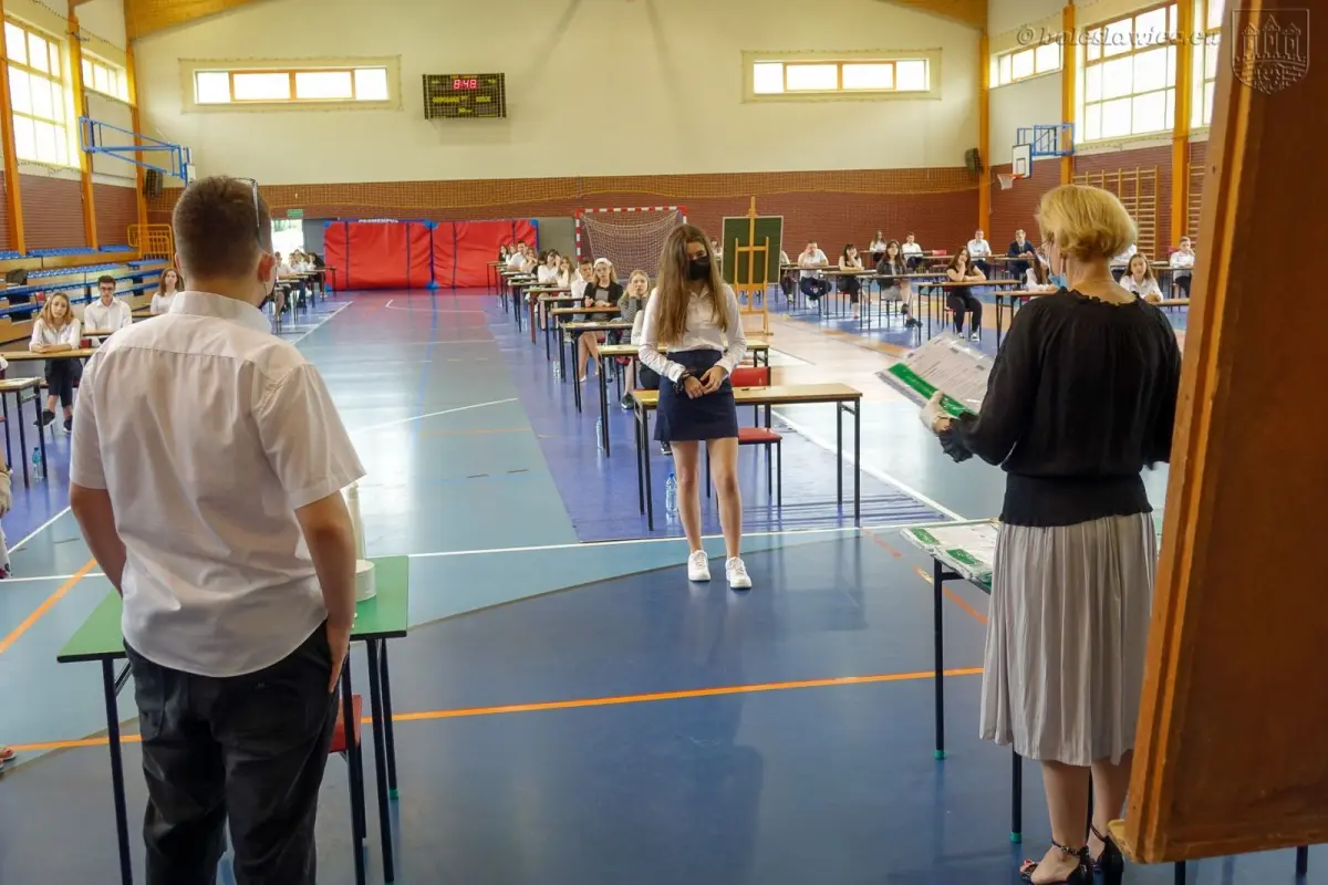 Uczniowie przystępujący do egzaminy ósmoklasisty