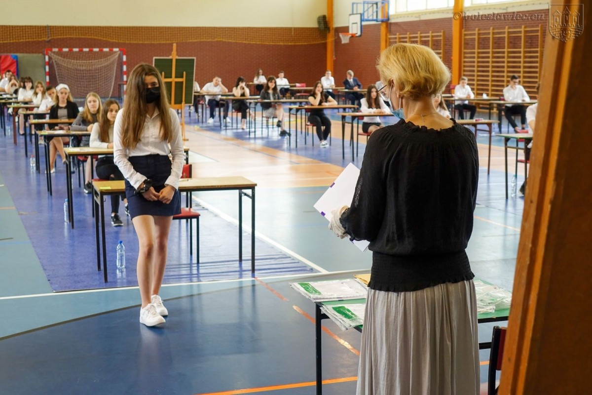 Uczniowie przystępujący do egzaminy ósmoklasisty