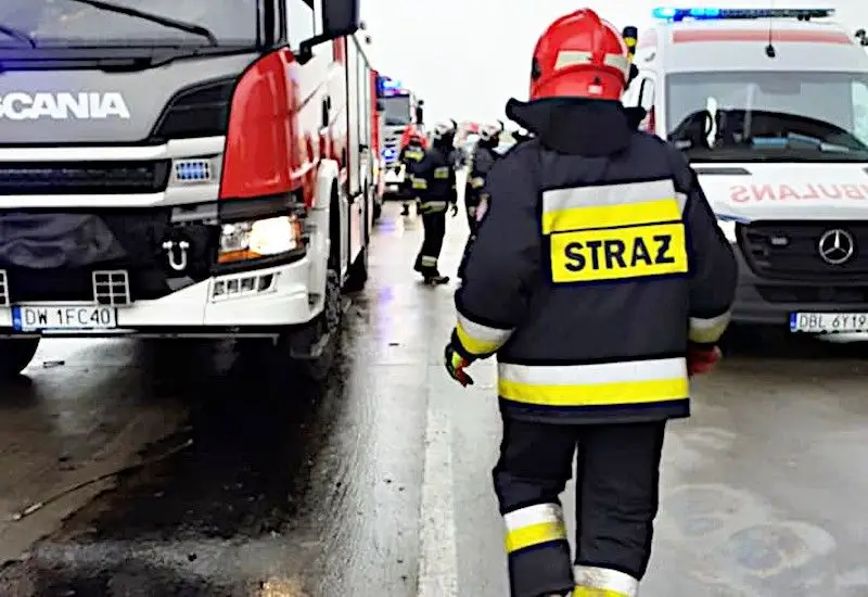 Wypadek na A4: Laweta najechała na tył ciężarówki.