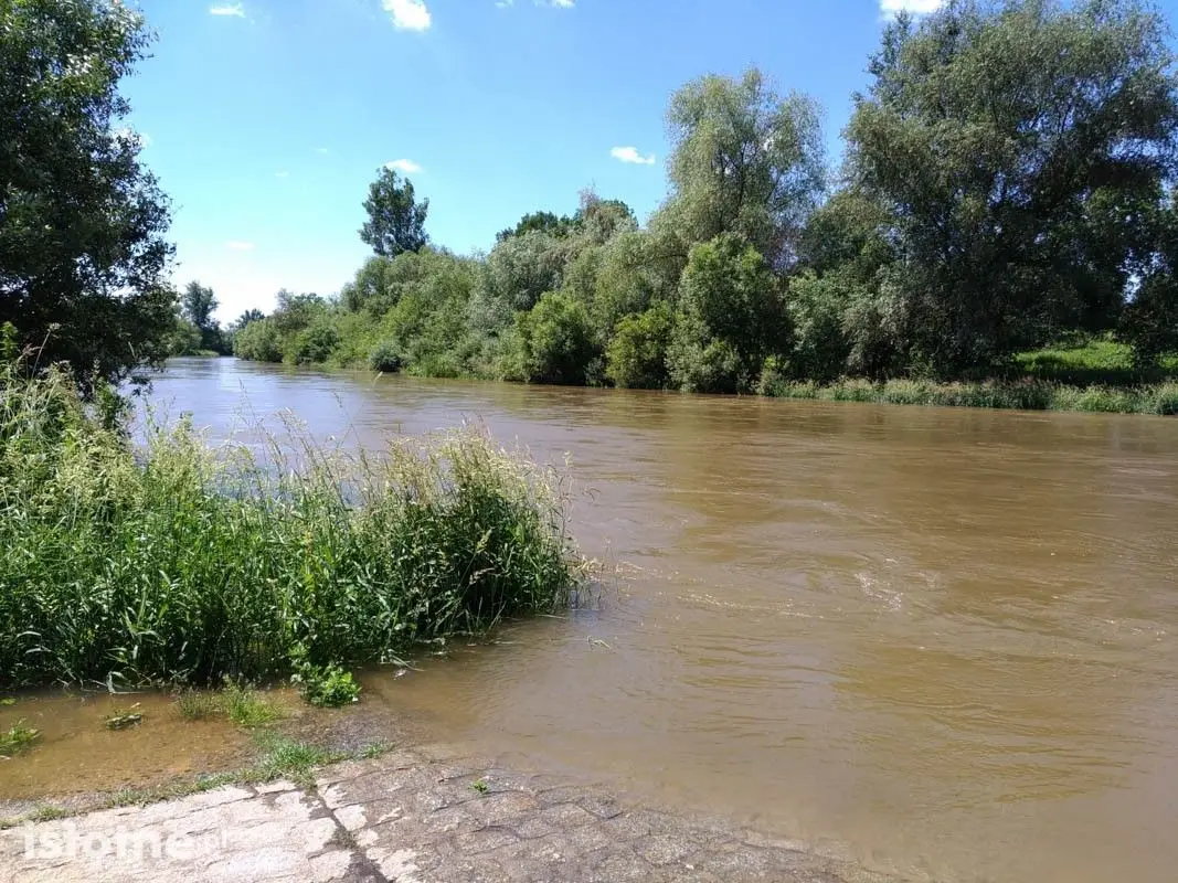 Rzeka Bóbr w okolicach wiaduktu