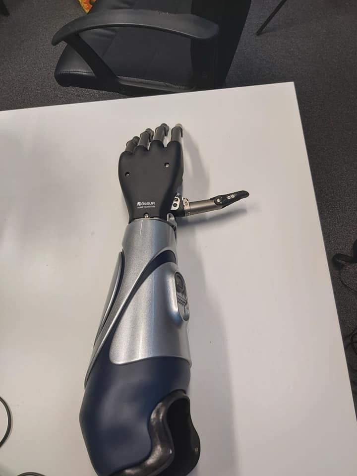 Bioniczna proteza ręki