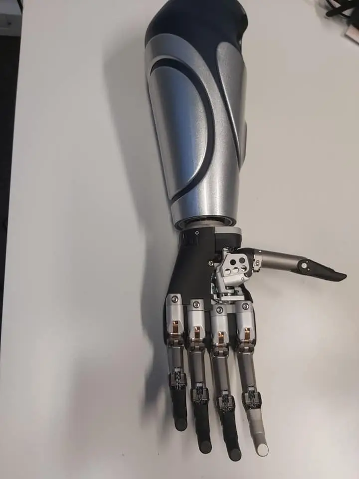 Bioniczna proteza ręki