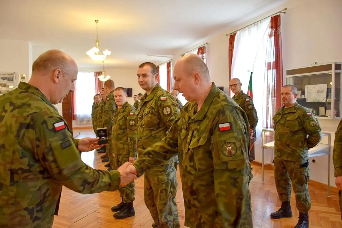Pierwsze pamiątkowe pierścienie 23 Pułku Artylerii w Bolesławcu rozdane