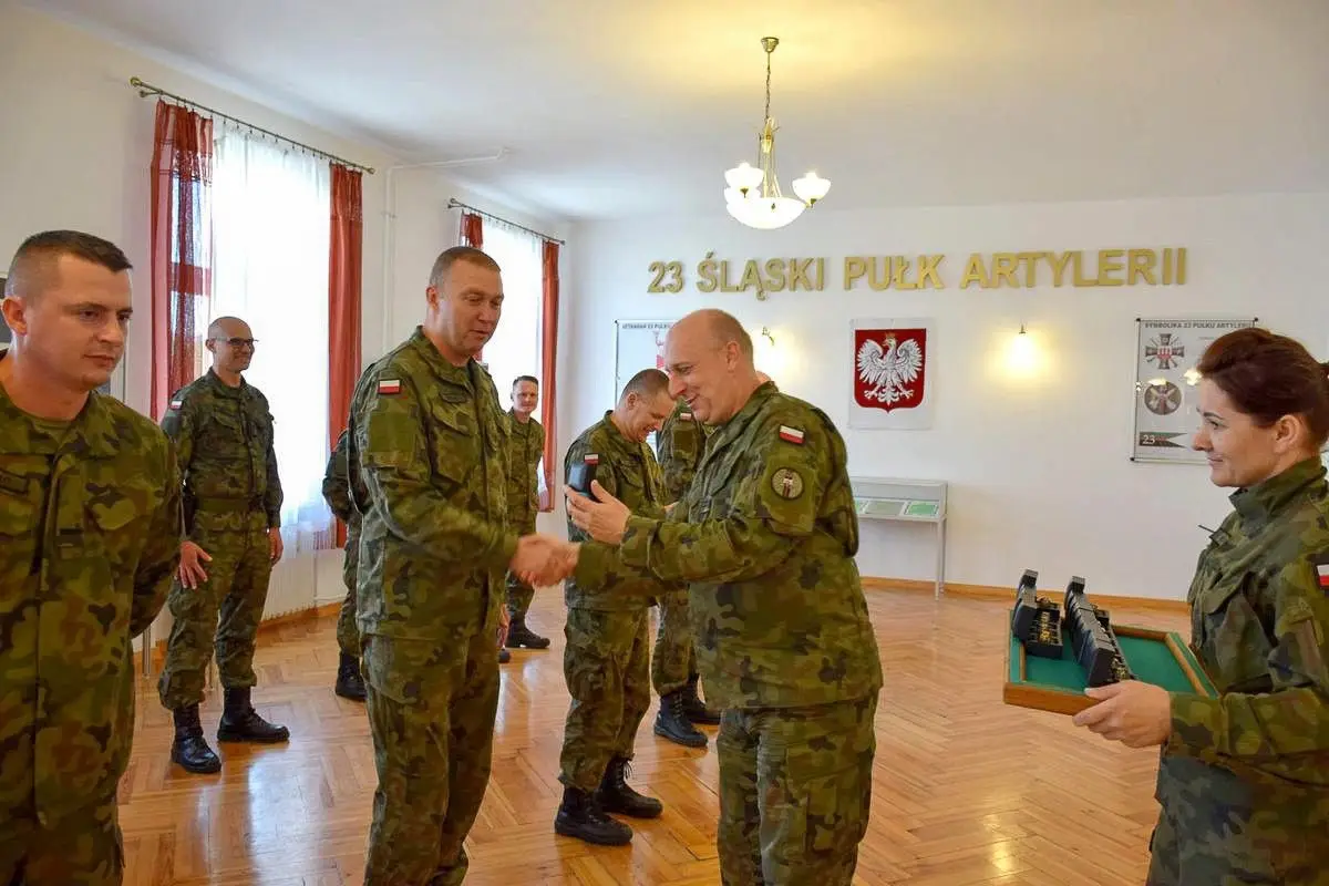 Pierwsze pamiątkowe pierścienie 23 Pułku Artylerii w Bolesławcu rozdane