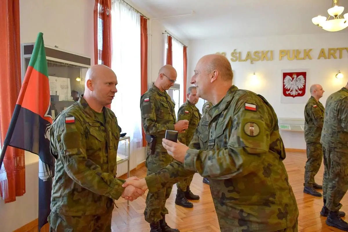 Pierwsze pamiątkowe pierścienie 23 Pułku Artylerii w Bolesławcu rozdane