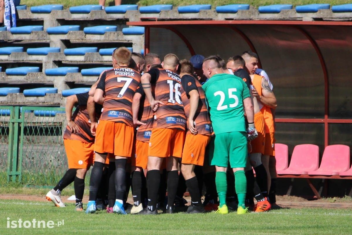 BKS wygrał z Hutnikiem i awansował do finału Okręgowego Pucharu Polski