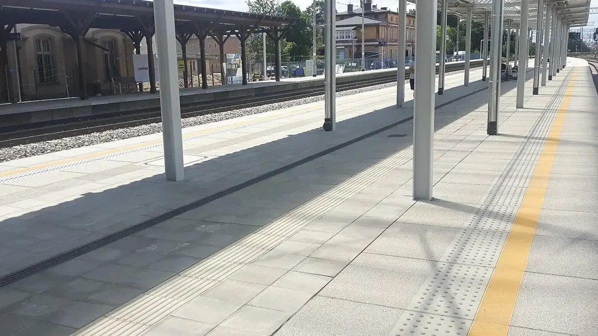 Peron nr 2 na dworcu PKP w Bolesławcu