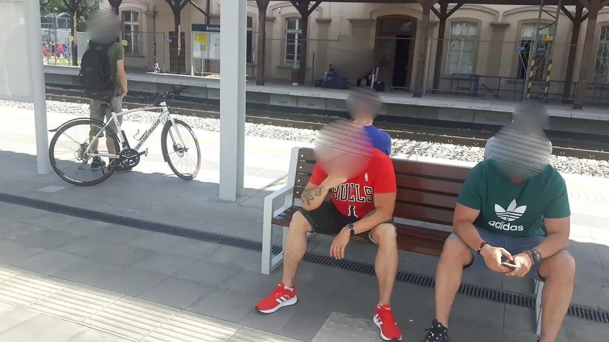 Peron nr 2 na dworcu PKP w Bolesławcu