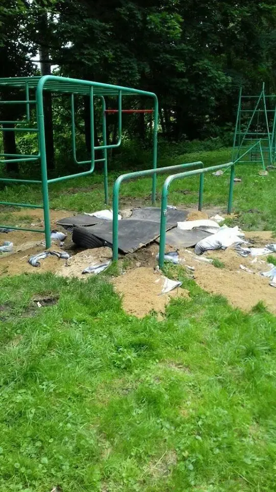 Akcja saperów z Bolesławca na terenie Zespołu Szkół Ogólnokształcących w Złotoryi