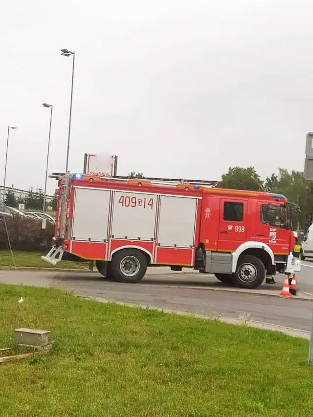 Strażacy ochotnicy z Ocic w czasie interwencji, ćwiczeń i kontrolowania obozowiska harcerskiego