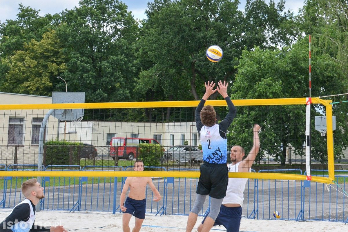 Turniej siatkówki na terenie Ośrodka Wodno-Sportowego w Bolesławcu