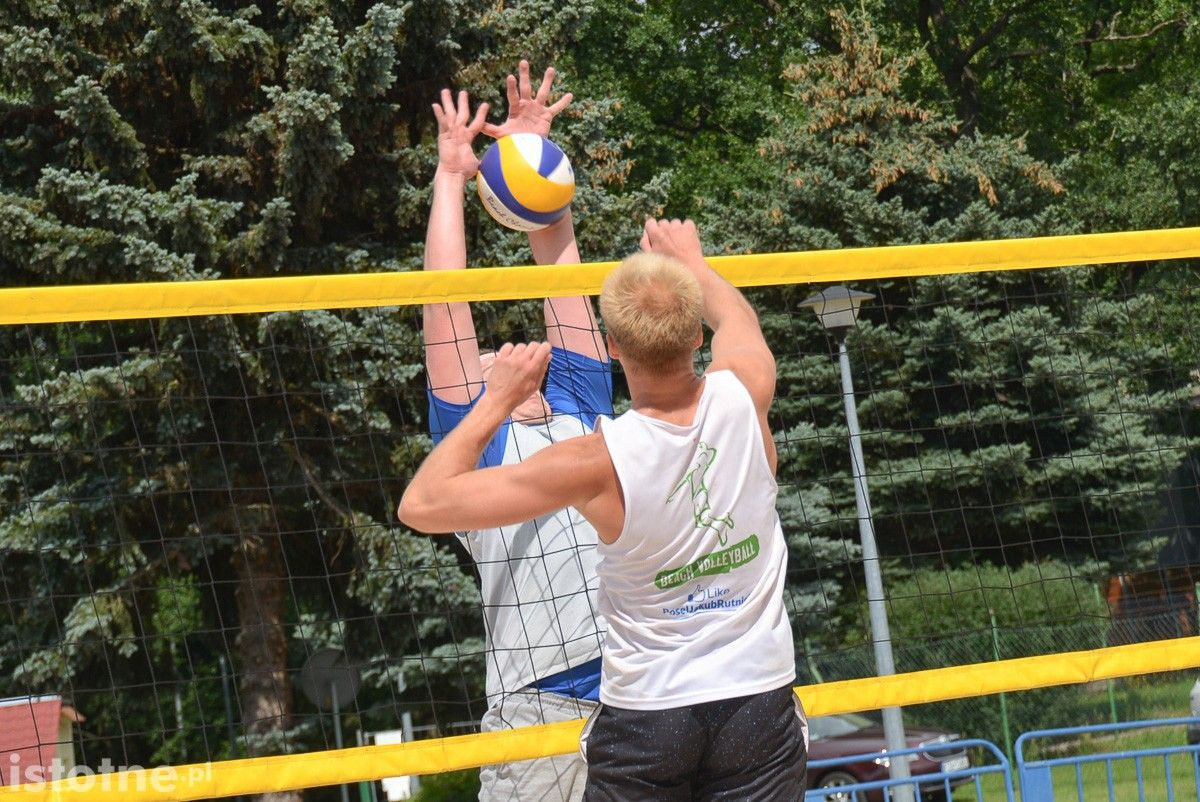 Turniej siatkówki na terenie Ośrodka Wodno-Sportowego w Bolesławcu
