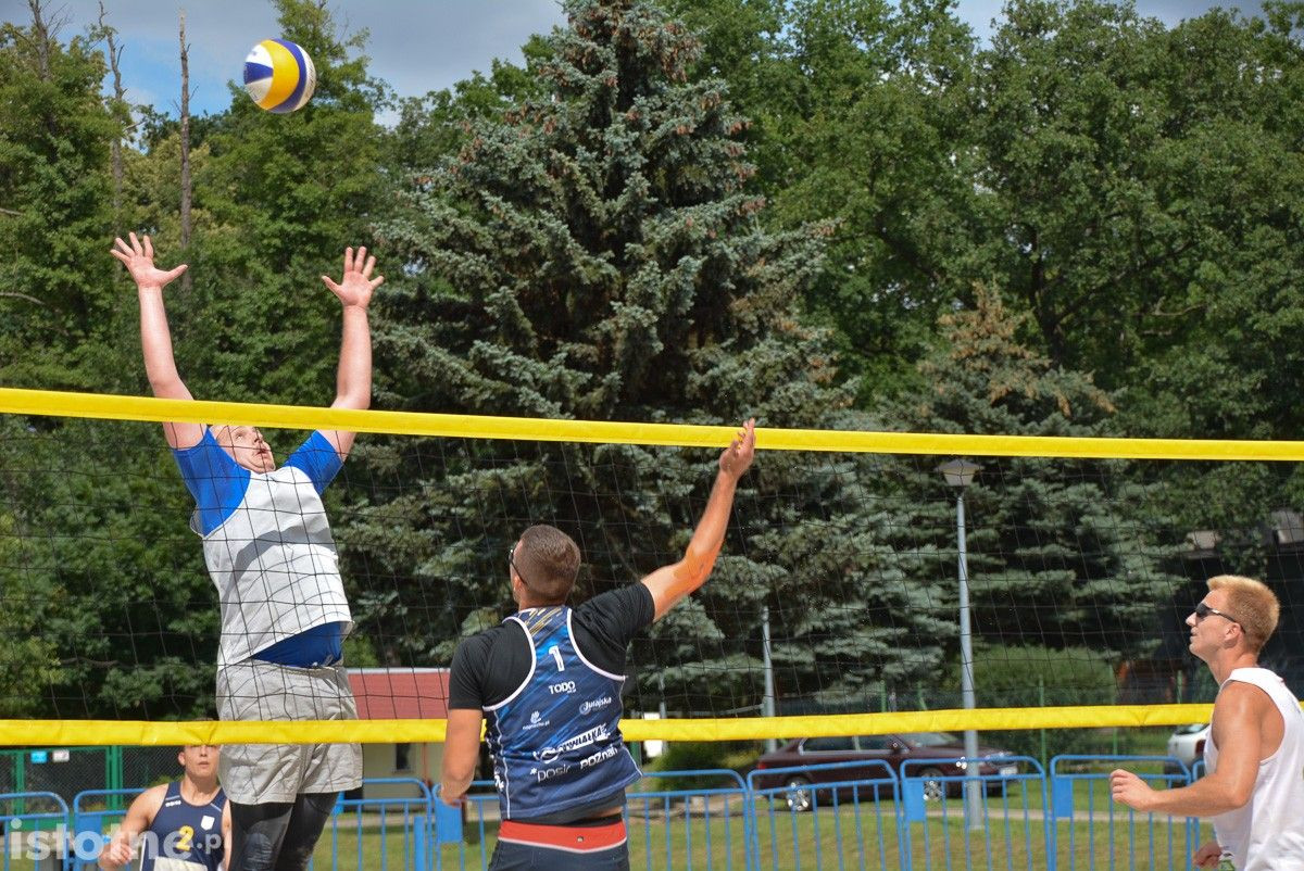 Turniej siatkówki na terenie Ośrodka Wodno-Sportowego w Bolesławcu