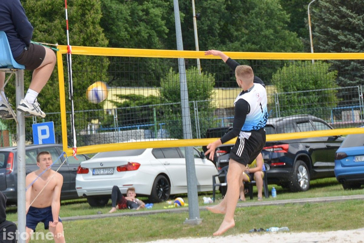 Turniej siatkówki na terenie Ośrodka Wodno-Sportowego w Bolesławcu