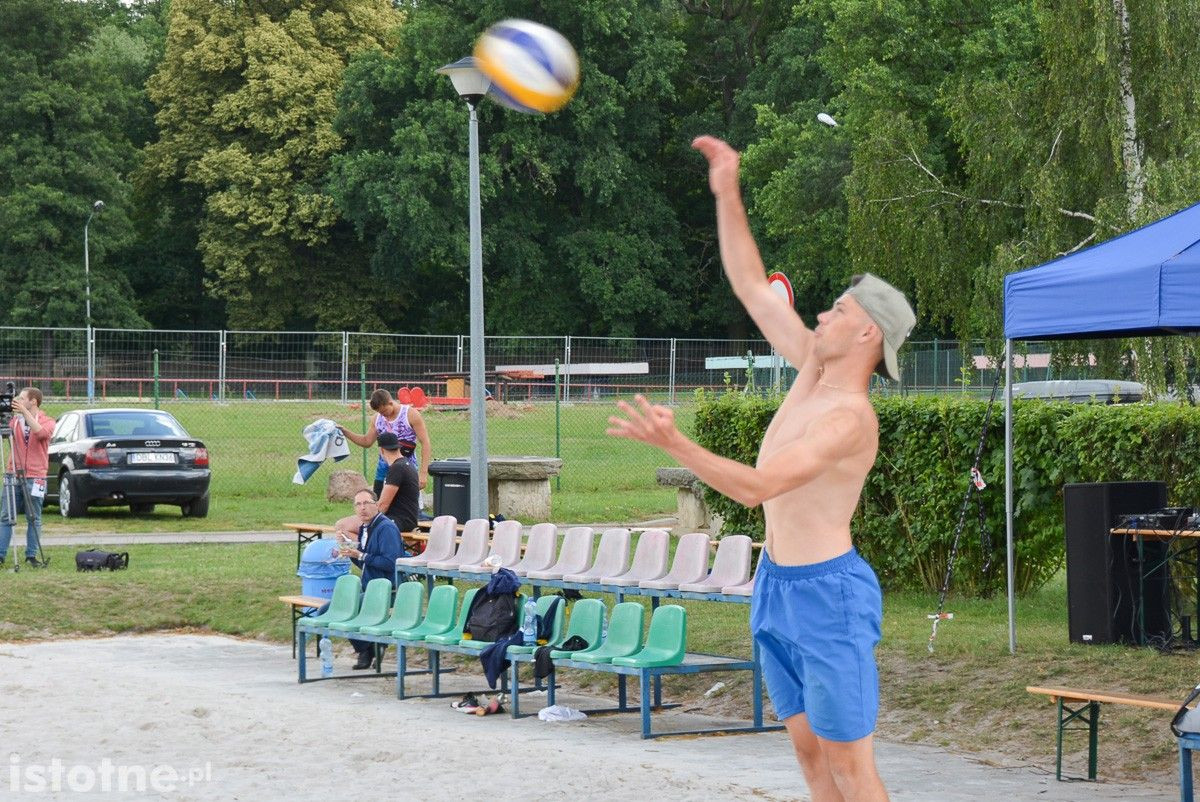 Turniej siatkówki na terenie Ośrodka Wodno-Sportowego w Bolesławcu