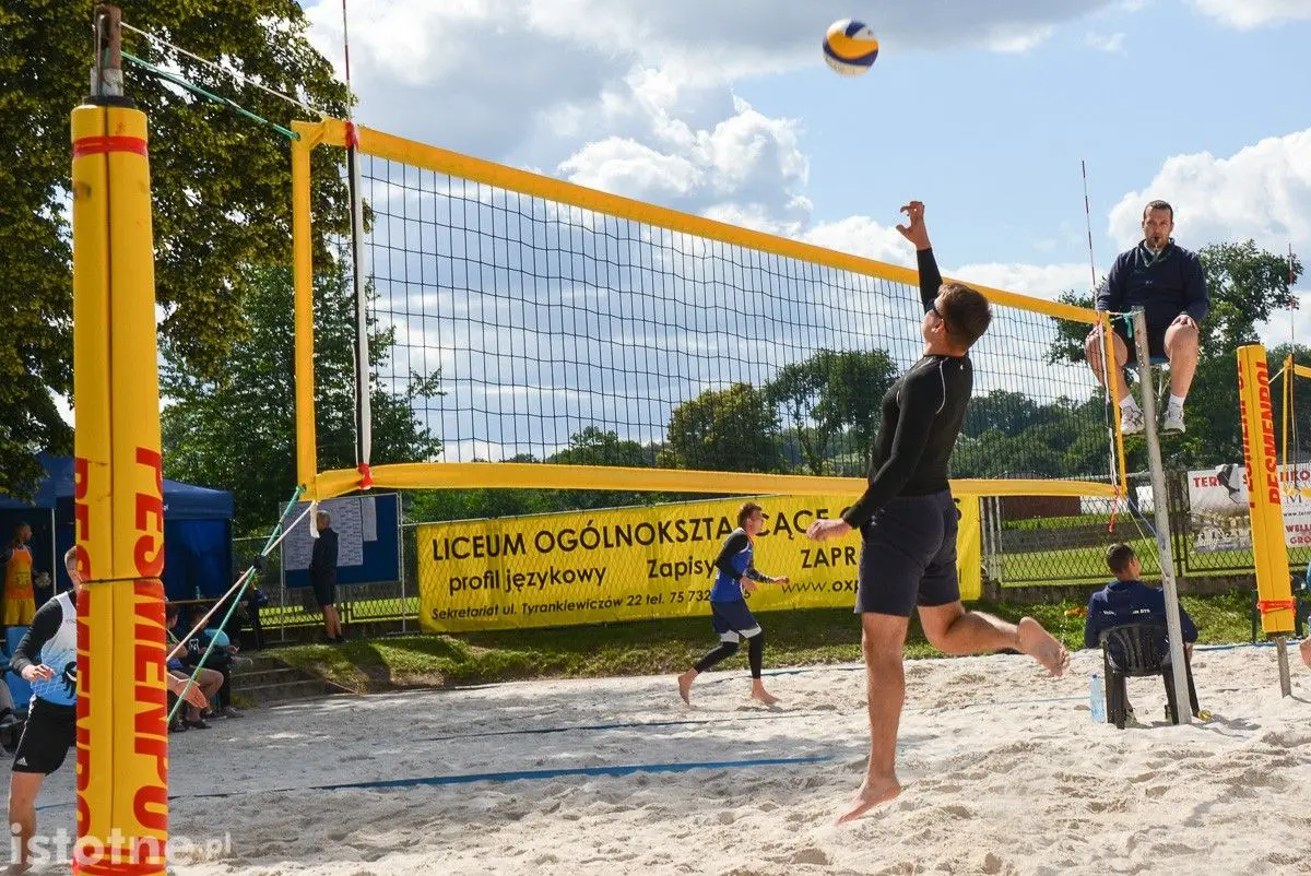 Turniej siatkówki na terenie Ośrodka Wodno-Sportowego w Bolesławcu