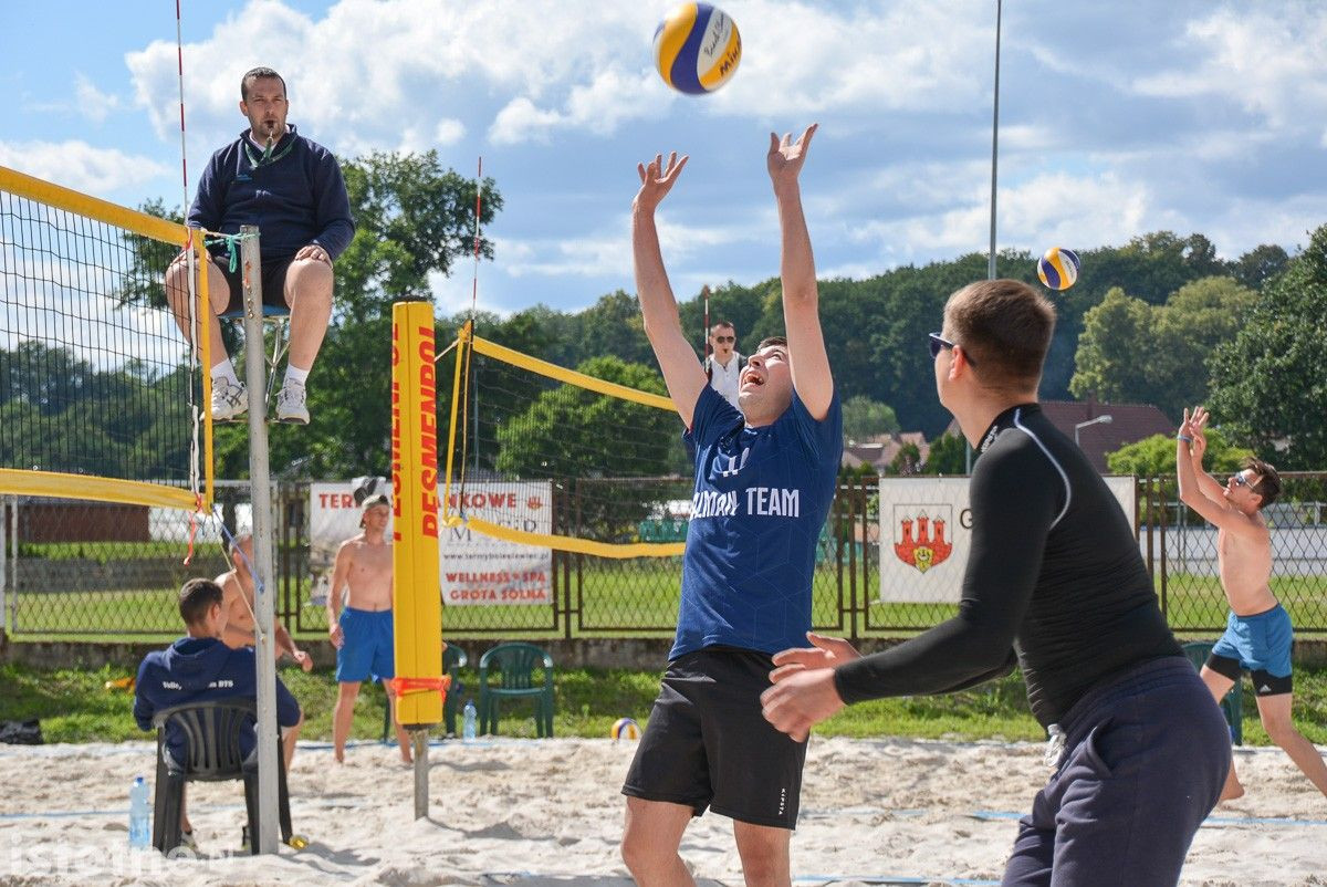 Turniej siatkówki na terenie Ośrodka Wodno-Sportowego w Bolesławcu