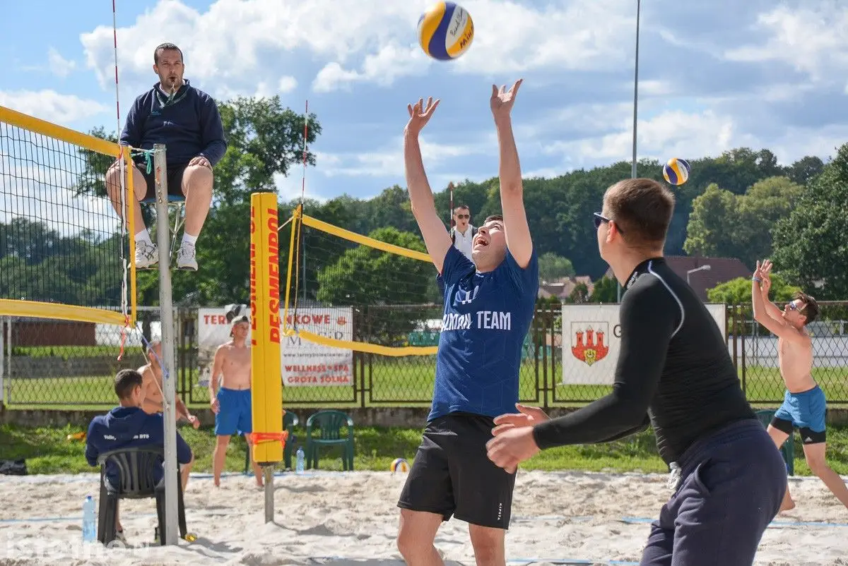 Turniej siatkówki na terenie Ośrodka Wodno-Sportowego w Bolesławcu