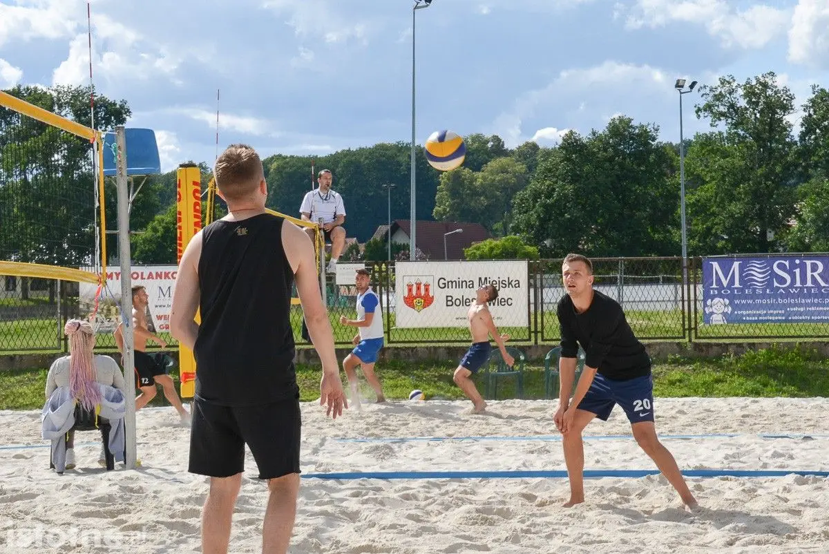Turniej siatkówki na terenie Ośrodka Wodno-Sportowego w Bolesławcu