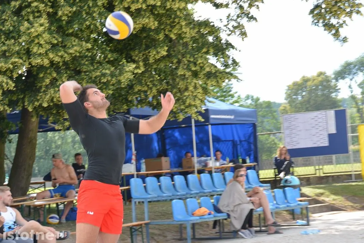 Turniej siatkówki na terenie Ośrodka Wodno-Sportowego w Bolesławcu