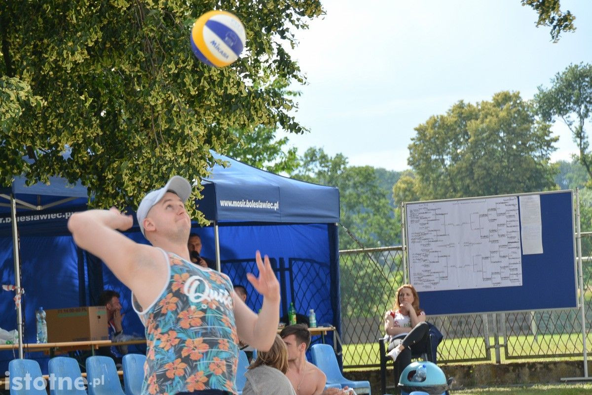 Turniej siatkówki na terenie Ośrodka Wodno-Sportowego w Bolesławcu