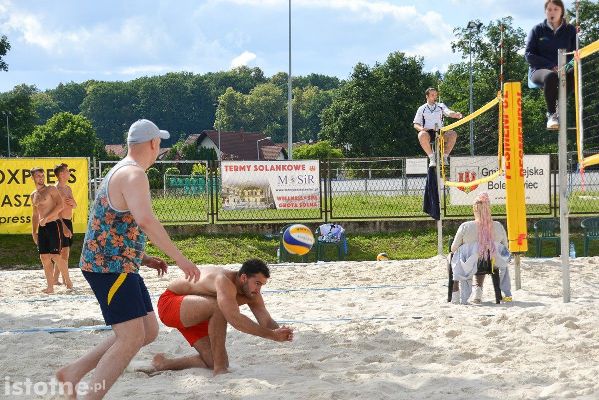 Turniej siatkówki na terenie Ośrodka Wodno-Sportowego w Bolesławcu
