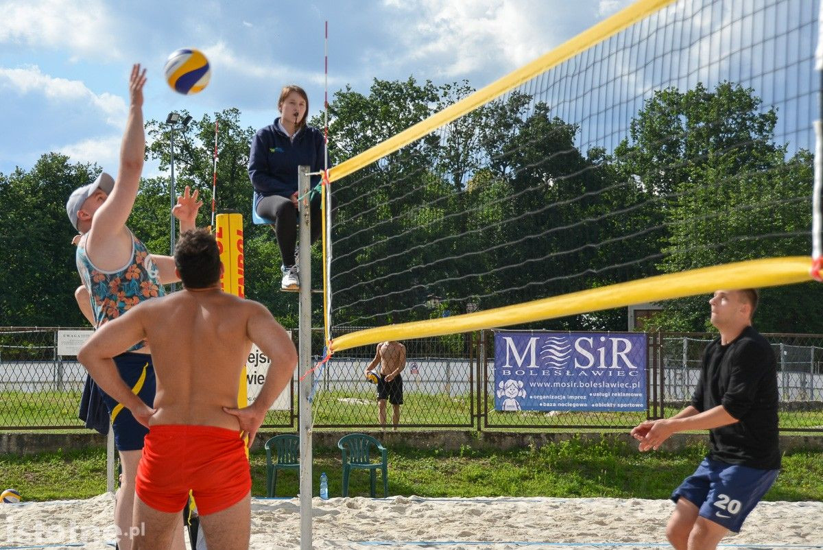 Turniej siatkówki na terenie Ośrodka Wodno-Sportowego w Bolesławcu