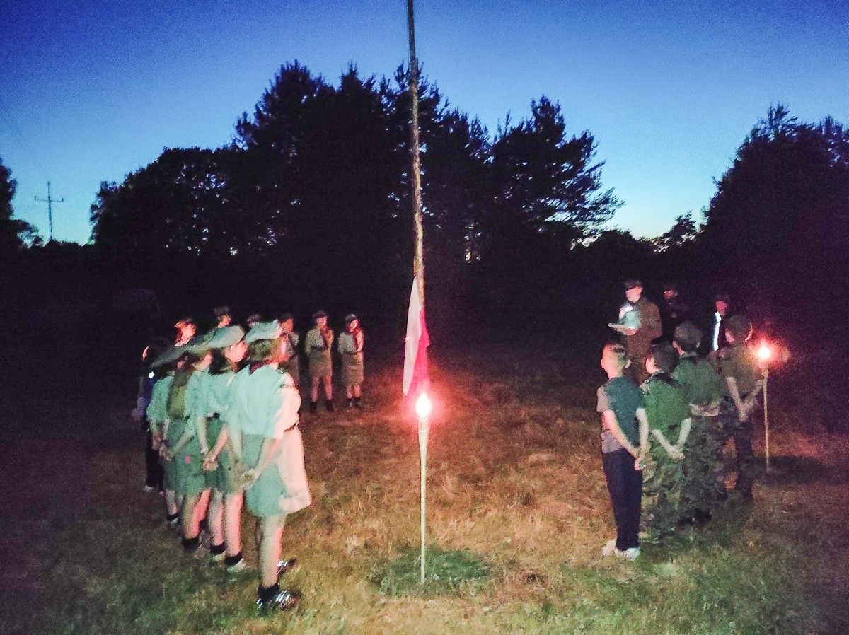 Harcerze z Hufca ZHP Bolesławiec na obozach w Krępnicy (gmina Bolesławiec), Kliczkowie oraz Osieczowie (gmina Osiecznica)