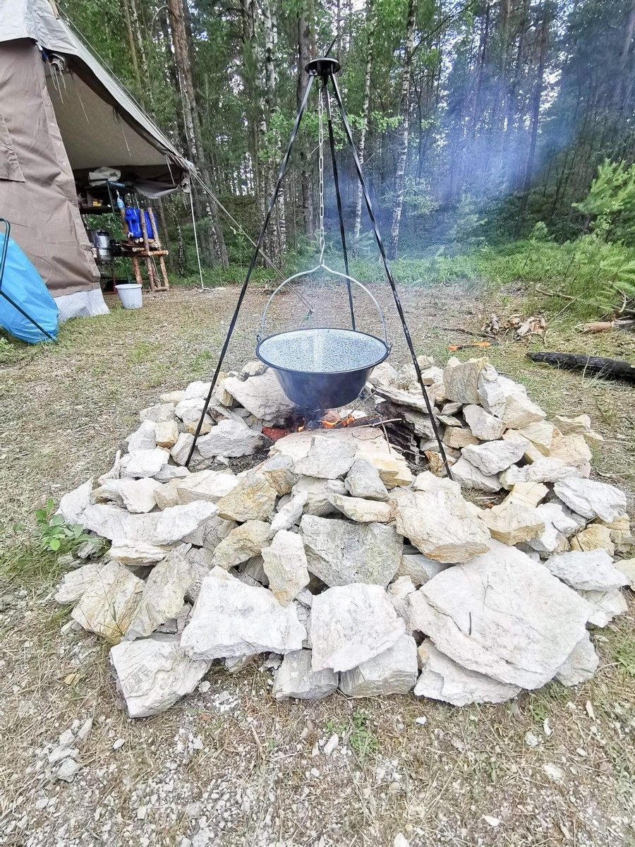 Harcerze z Hufca ZHP Bolesławiec na obozach w Krępnicy (gmina Bolesławiec), Kliczkowie oraz Osieczowie (gmina Osiecznica)
