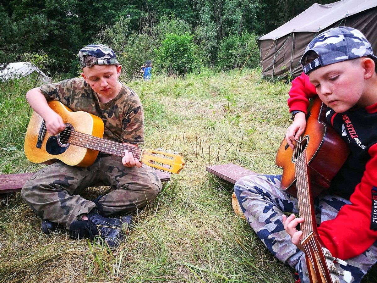 Harcerze z Hufca ZHP Bolesławiec na obozach w Krępnicy (gmina Bolesławiec), Kliczkowie oraz Osieczowie (gmina Osiecznica)