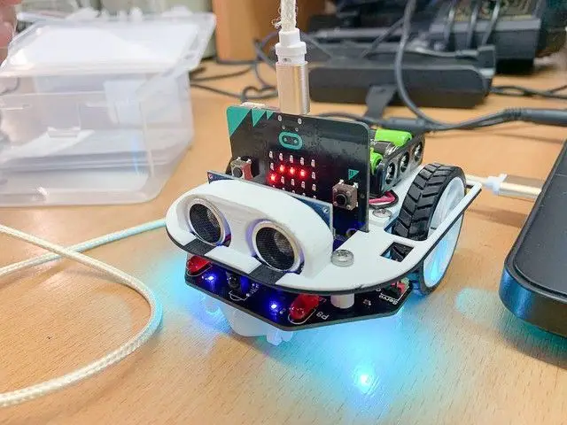 Wakacyjne zajęcia w Zespole Szkół Elektronicznych im. Ignacego Domeyki w Bolesławcu