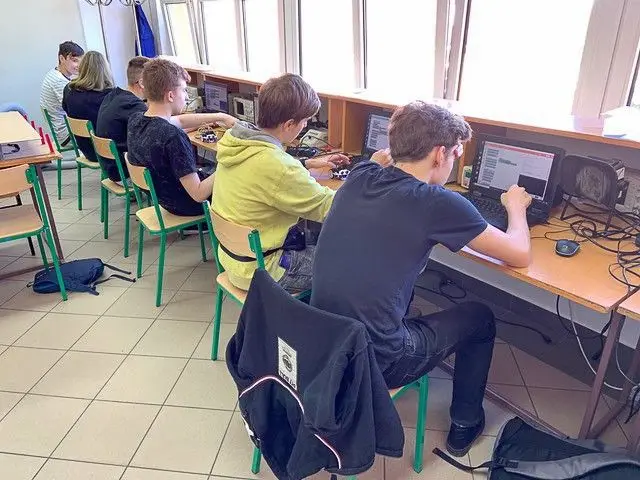 Wakacyjne zajęcia w Zespole Szkół Elektronicznych im. Ignacego Domeyki w Bolesławcu