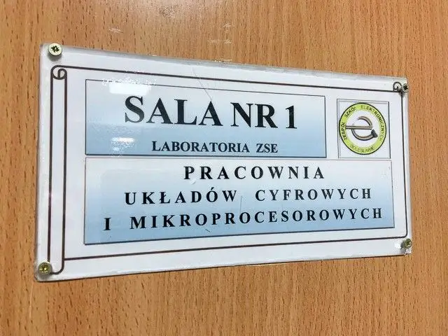 Wakacyjne zajęcia w Zespole Szkół Elektronicznych im. Ignacego Domeyki w Bolesławcu