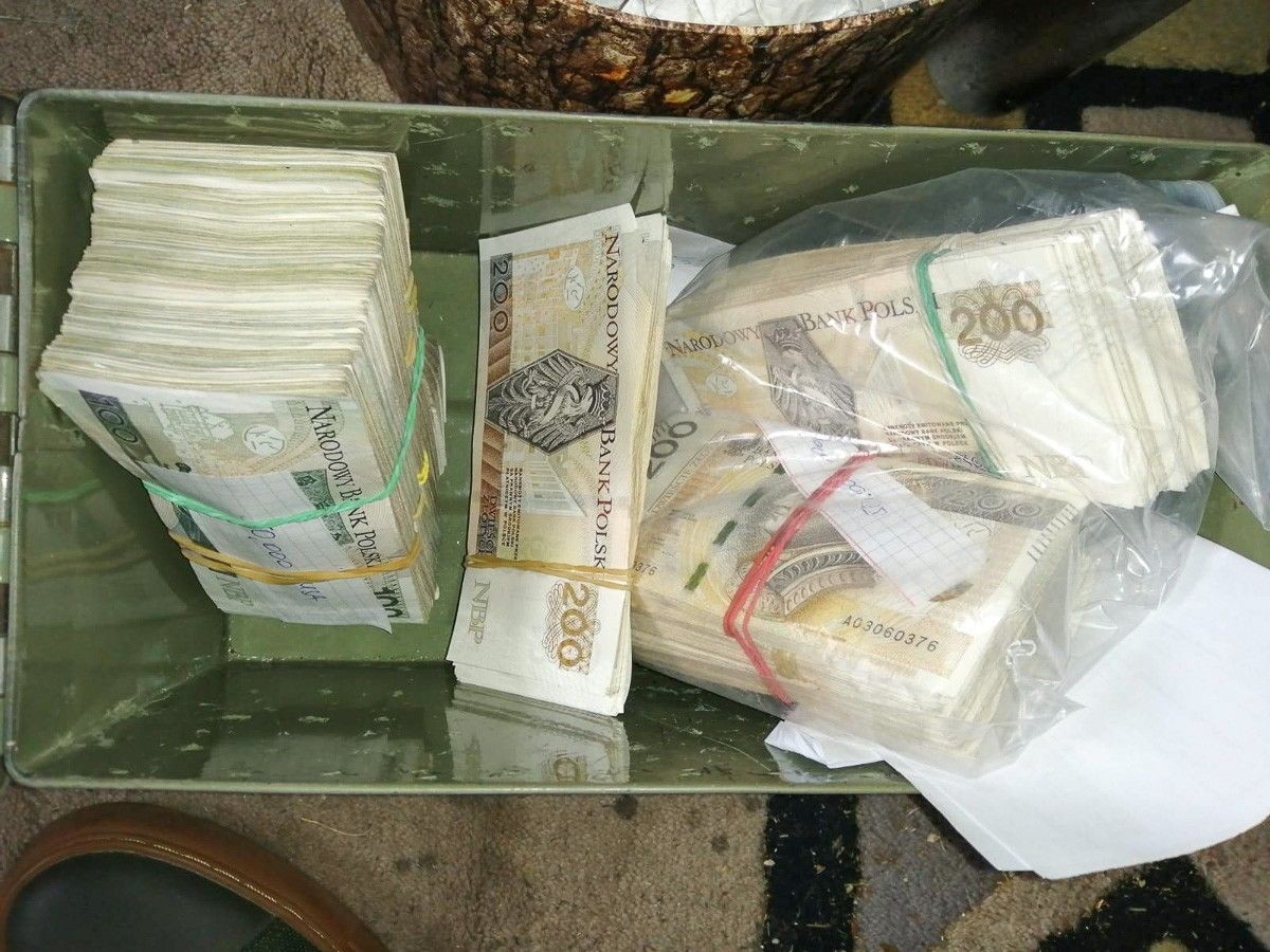 Narkotyki i gotówka przechwycone przez policjantów z Wydziału Kryminalnego Komendy Powiatowej Policji w Lwówku Śląskim