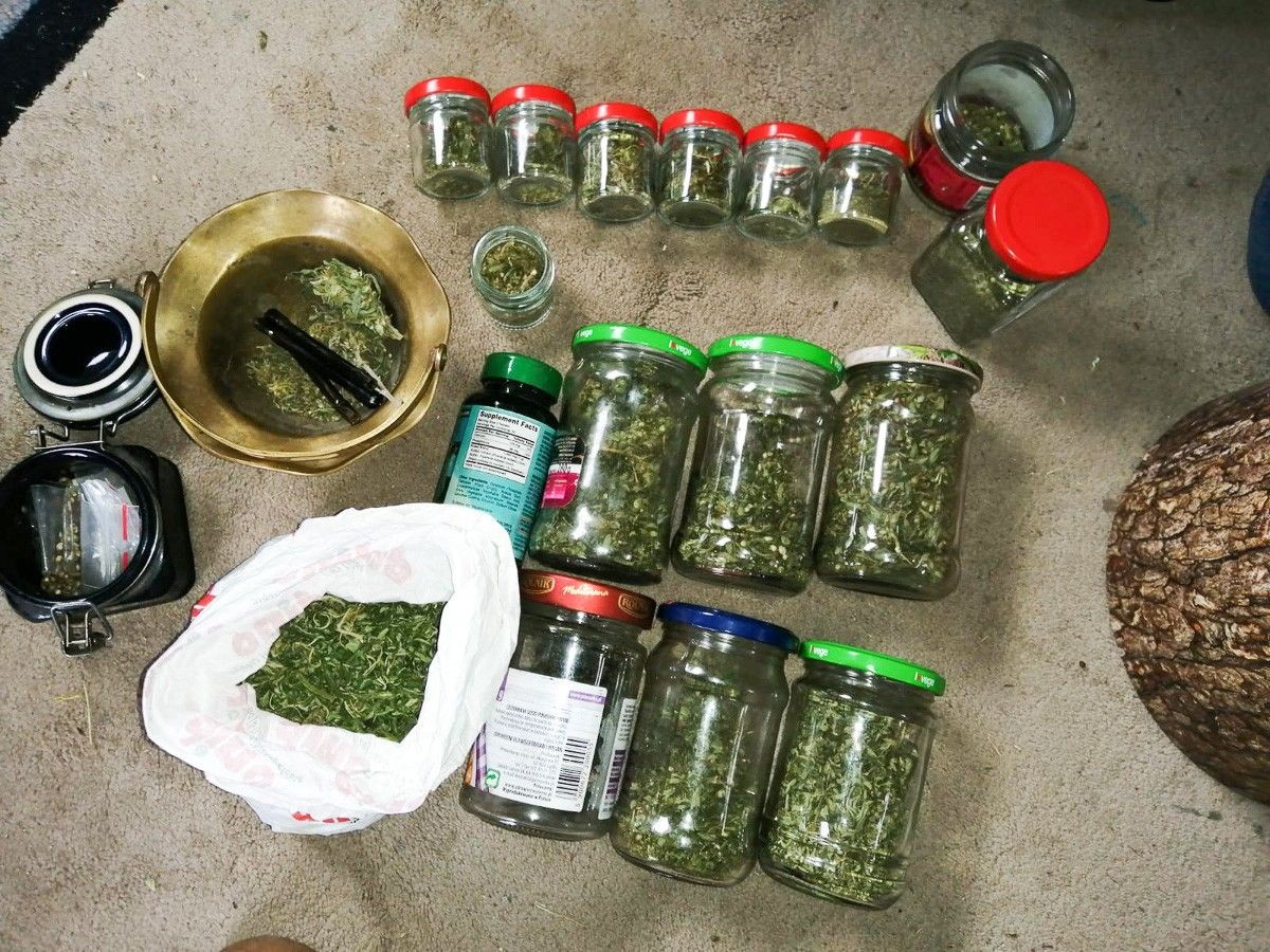 Narkotyki i gotówka przechwycone przez policjantów z Wydziału Kryminalnego Komendy Powiatowej Policji w Lwówku Śląskim