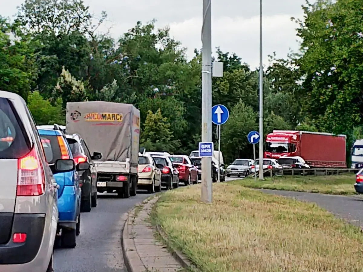 Korek samochodowy na obwodnicy