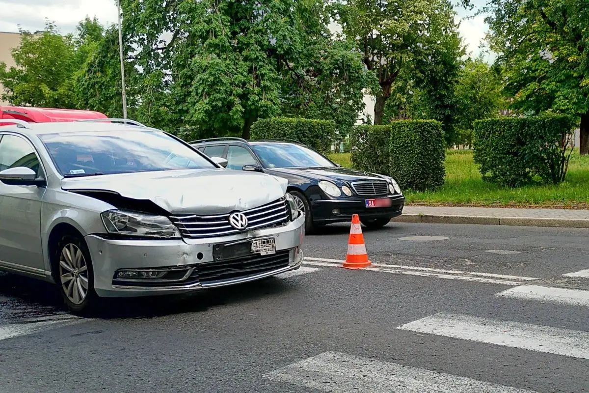 Auta po potrąceniu pieszej na ul. Garncarskiej