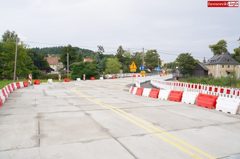 Tymczasowy most w Lwówku Śląskim (połączył ul. Rybną z zajezdnią PKS)