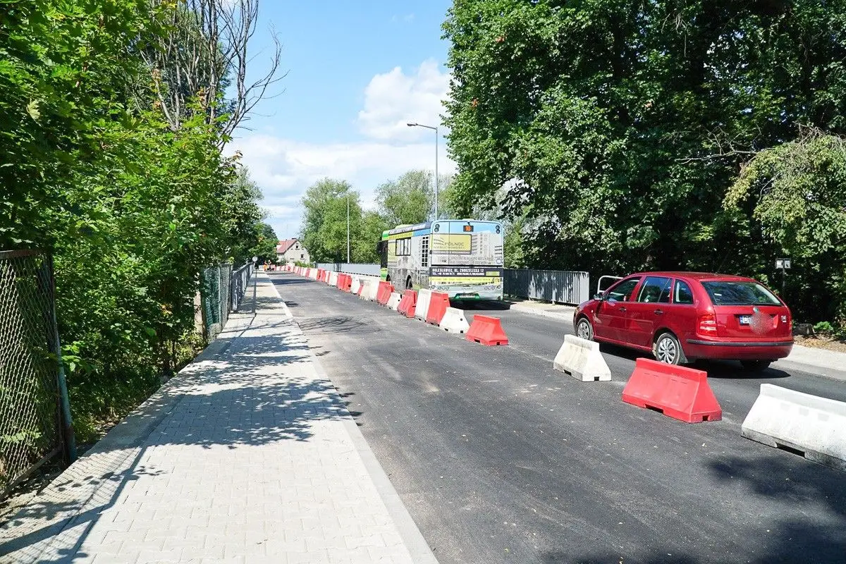 Prace remontowe przy moście przy ulicy Mostowej w Bolesławcu