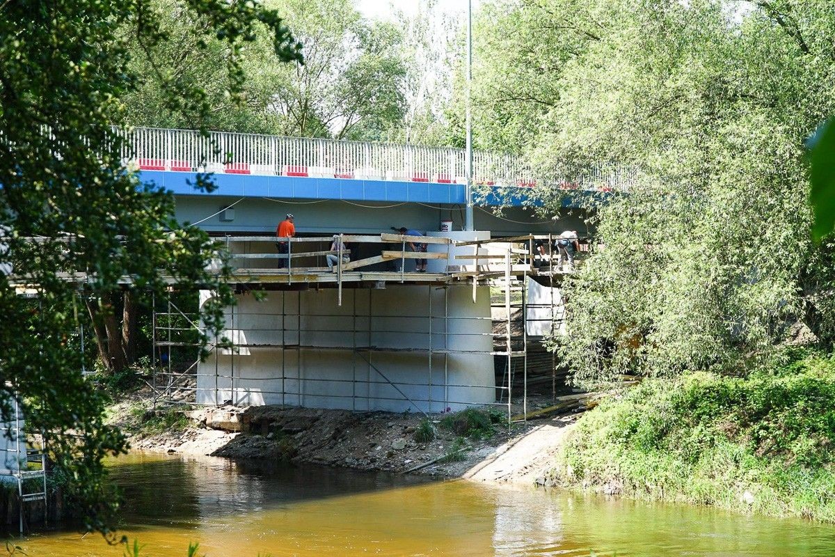 Prace remontowe przy moście przy ulicy Mostowej w Bolesławcu